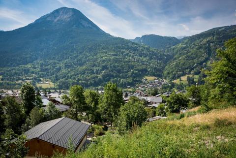 Yéli et la centrale de production d'énergie verte à Bozel